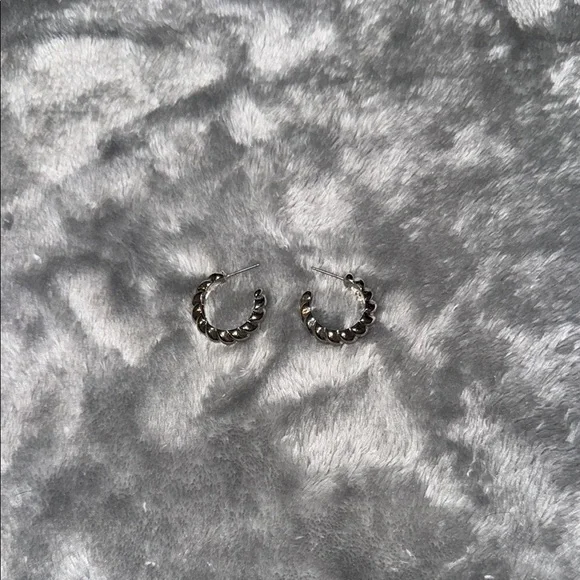 0.6in Silver Textured Hoop Earrings - Picture 4 of 6